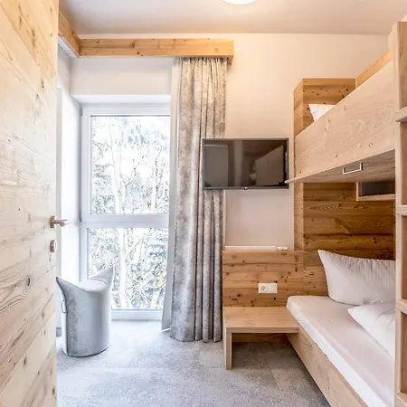 Hotel Aussicht 4*